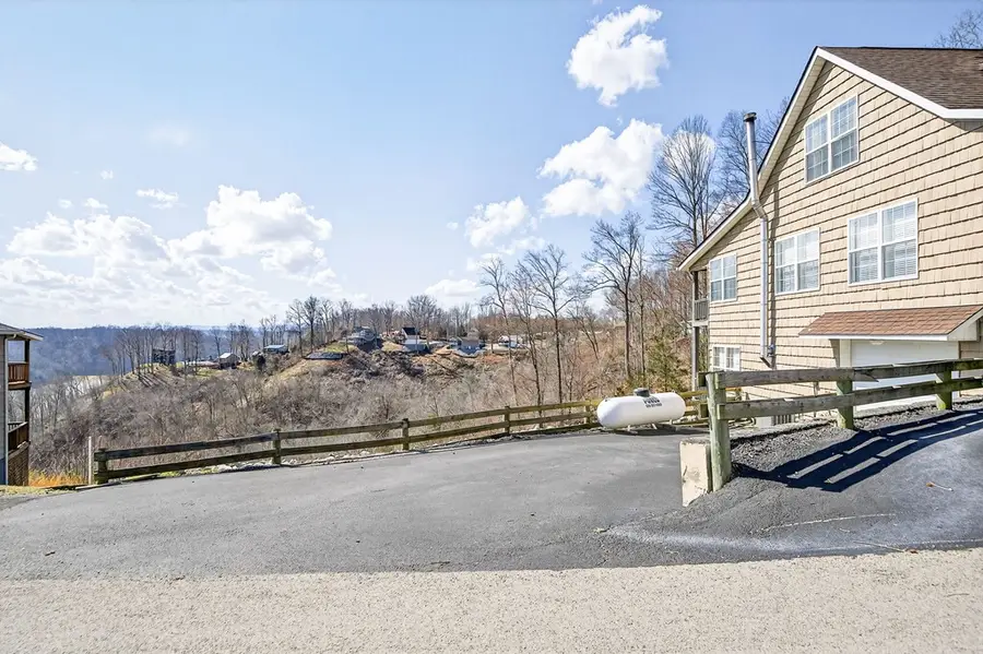 1020 Eastridge Dr, Byrdstown, TN 38549 - #3