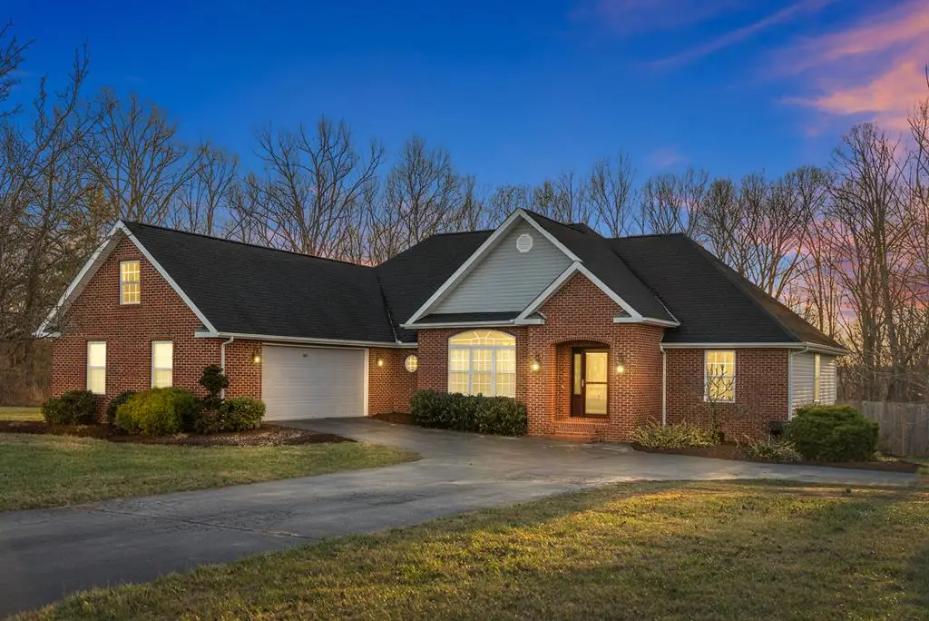 1378 Pow Camp Rd, Crossville, TN 38572 - #1