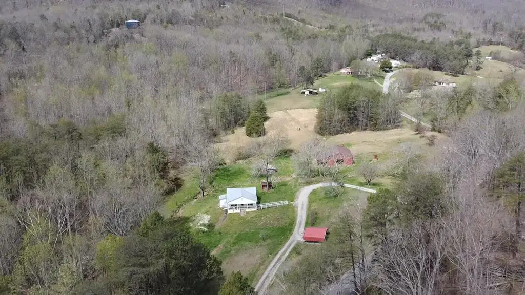 239 Miller Rd, Pikeville, TN 38585 - #1