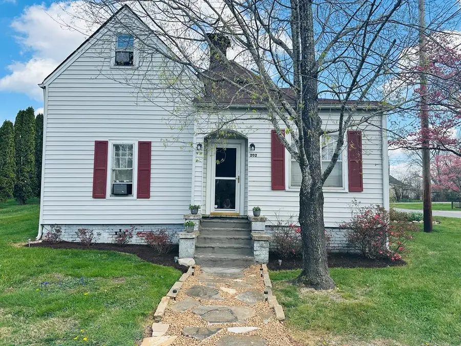 202 W Crawford Ave, Monterey, TN 38574 - #2