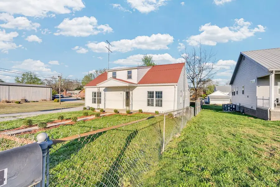 114 Moore St, Sparta, TN 38583 - #2