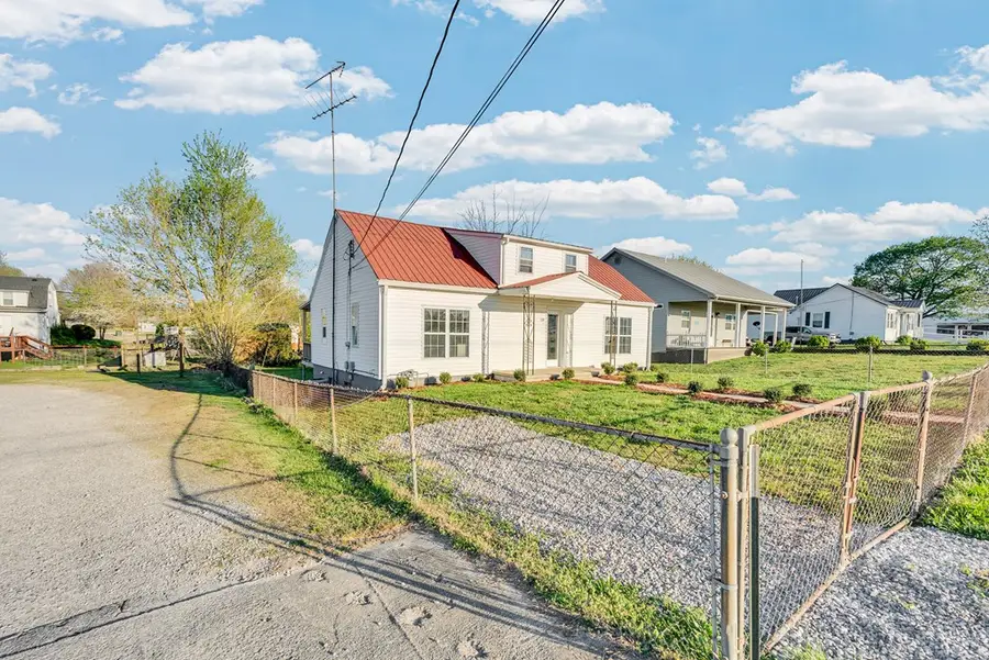 114 Moore St, Sparta, TN 38583 - #3