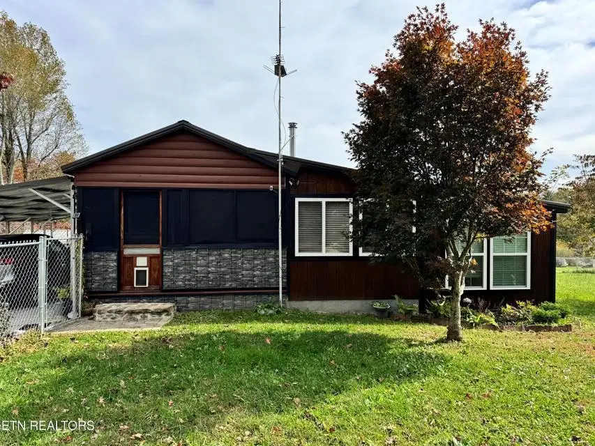 28 Cottage St, Crossville, TN 38571-1251 - #1