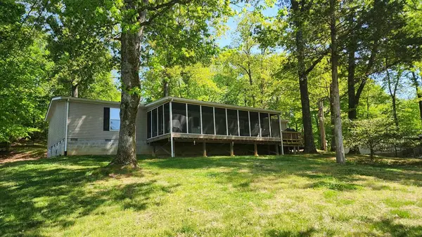 218 Meadow Ln, Byrdstown, TN 38549