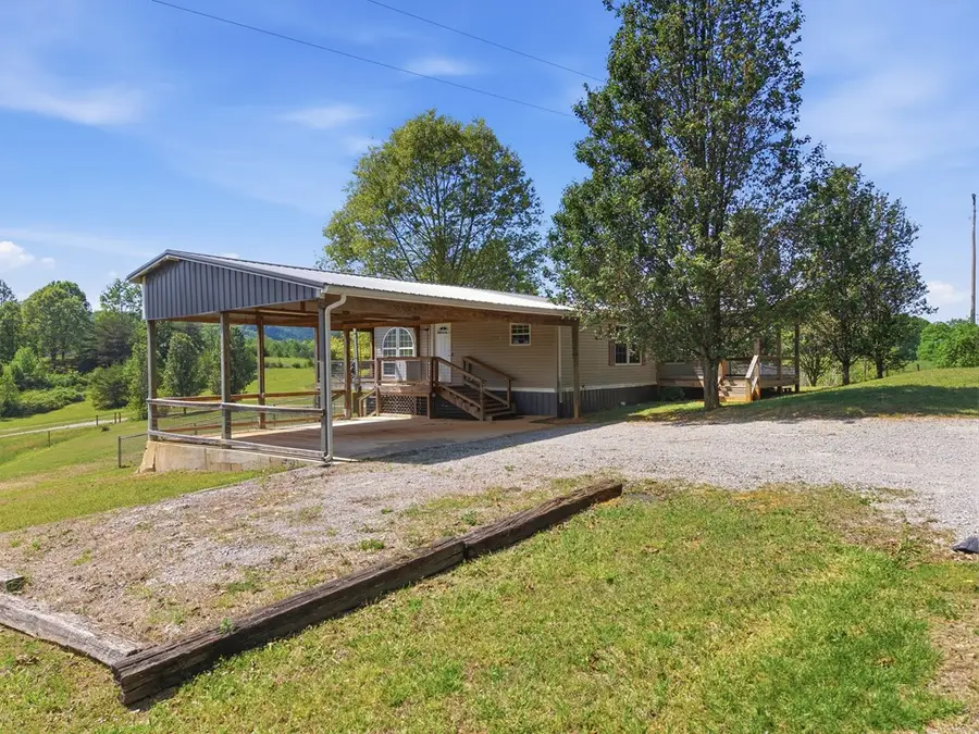 611 Farmer Rd, Quebeck, TN 38579 - #3
