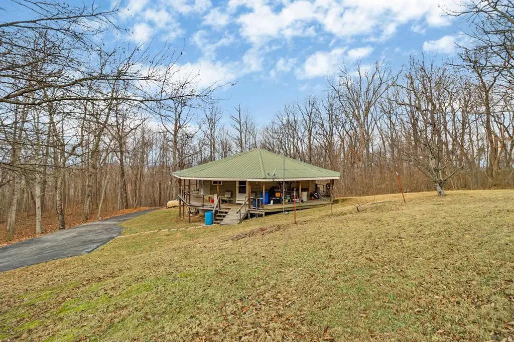 1017 Hinch Mountain Rd, Crossville, TN 38555 - #1