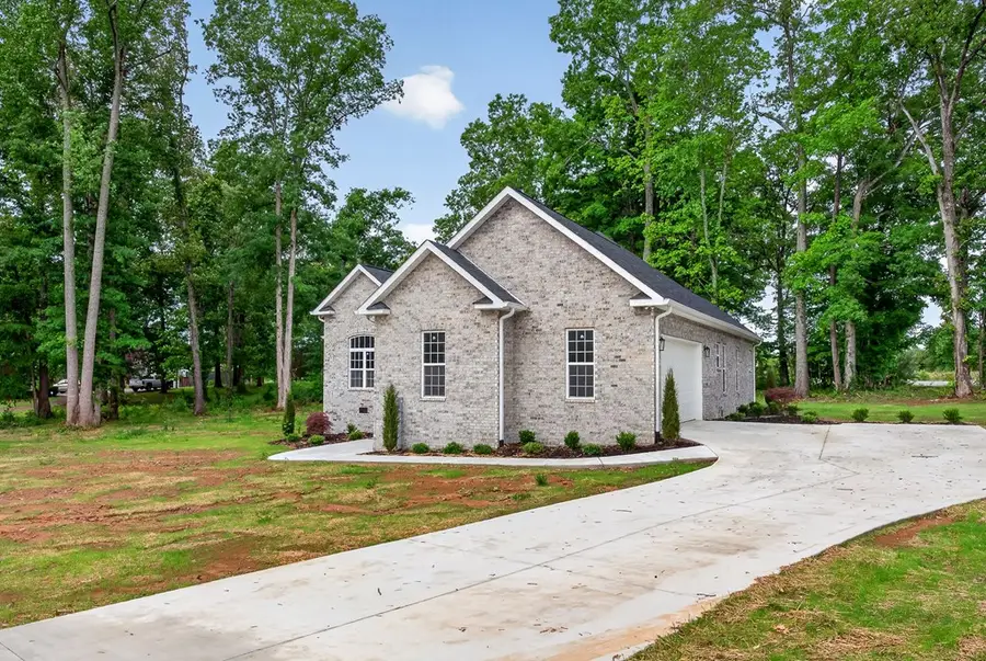 42 Todd Rd, McMinnville, TN 37110 - #2