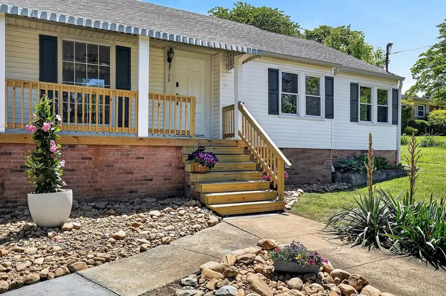128 S Young, Sparta, TN 38583 - #3