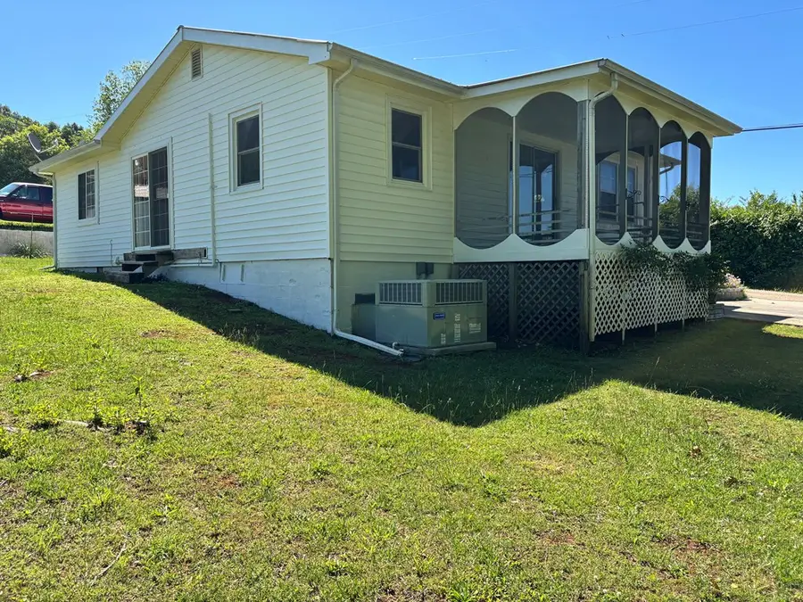 802 Water St., Livingston, TN 38570 - #2