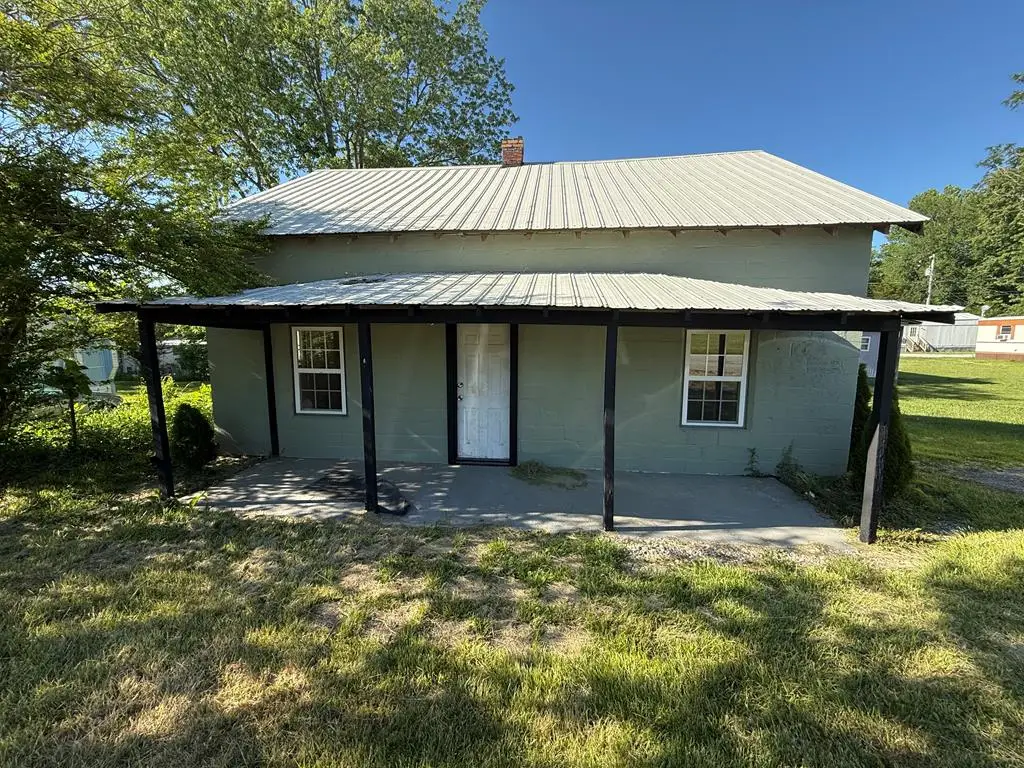 210 Woodland Ave E, Jamestown, TN 38556 - #1