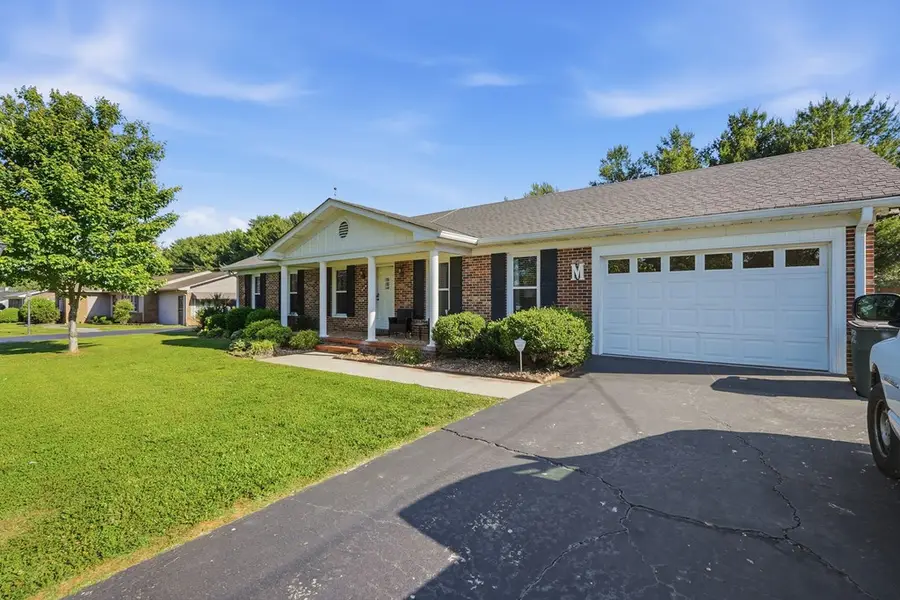 226 Oakland Dr, Sparta, TN 38583 - #2