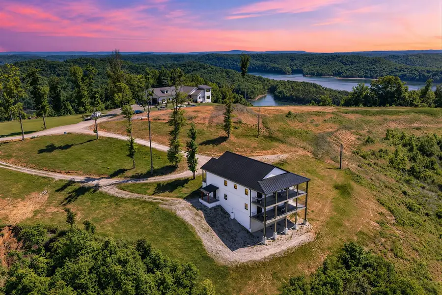 448 Taylor Rd, Byrdstown, TN 38549 - #2