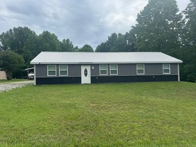 1025 Center Ln, Byrdstown, TN 38549 - #1