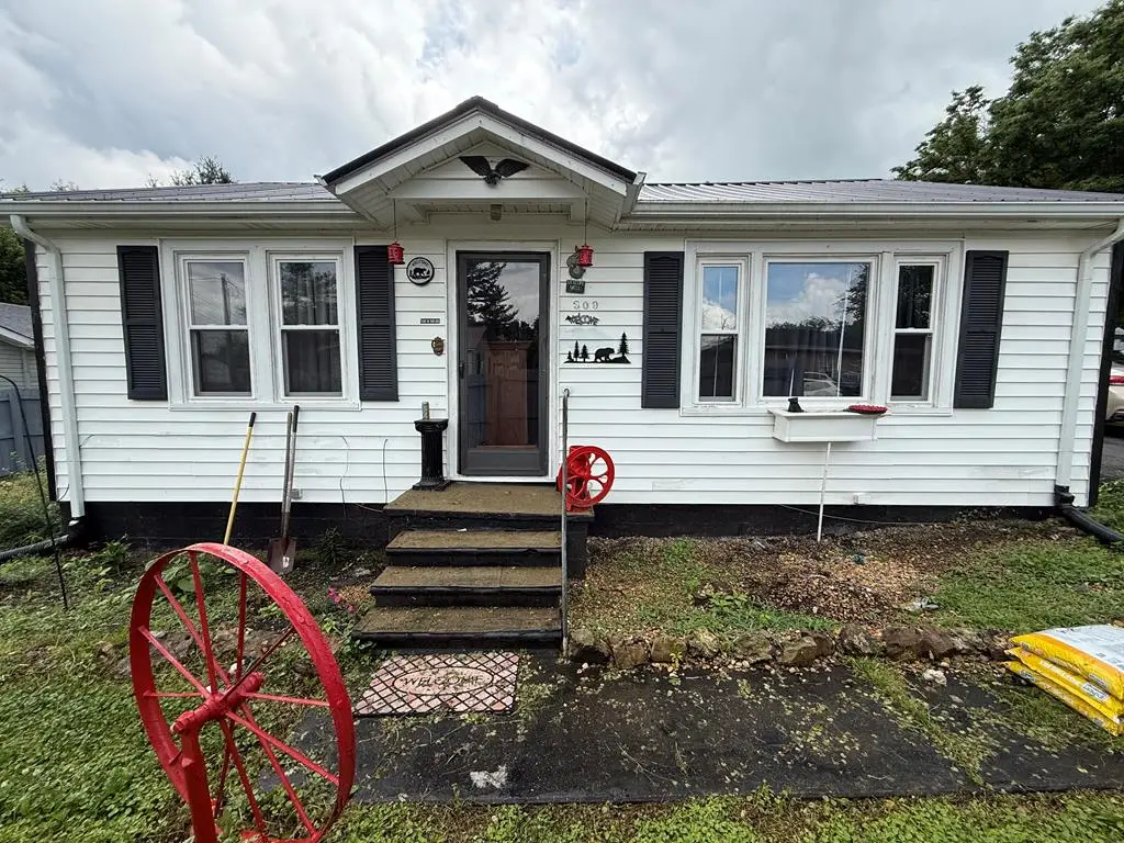309 Jackson St, Smithville, TN 37166 - #1