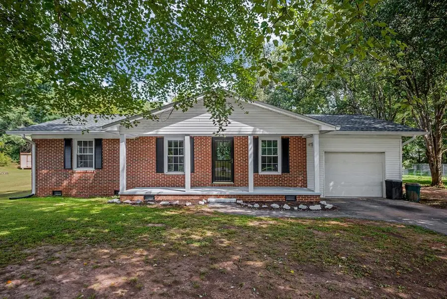 396 Jefferson Ave, Sparta, TN 38583 - #2