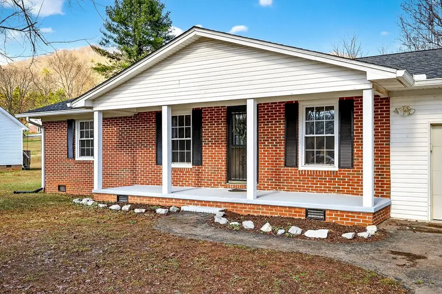 396 Jefferson Ave, Sparta, TN 38583 - #3