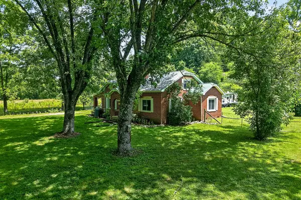 747 Hunting Creek Rd, WHITLEYVILLE, TN 38588