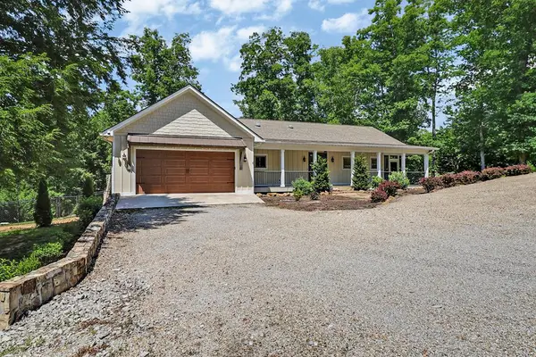 292 Crouch Branch Road, Allardt, TN 38504