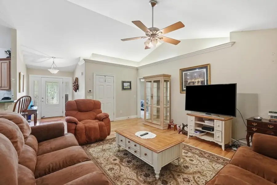 624 Lakeview Dr, Crossville, TN 38558 - #3
