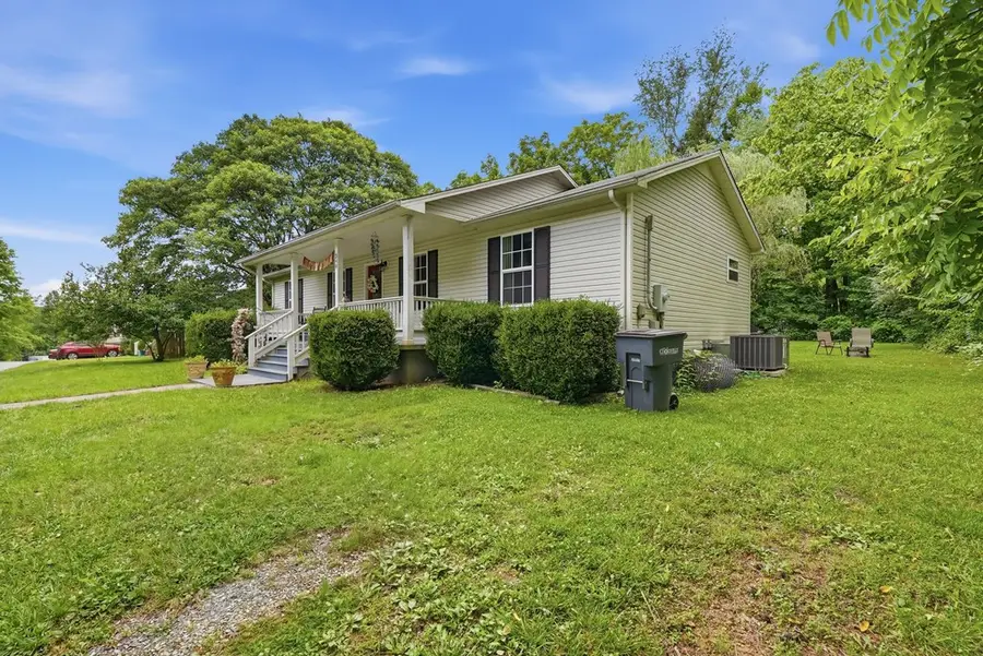 348 Vinson Ave, Cookeville, TN 38501 - #2