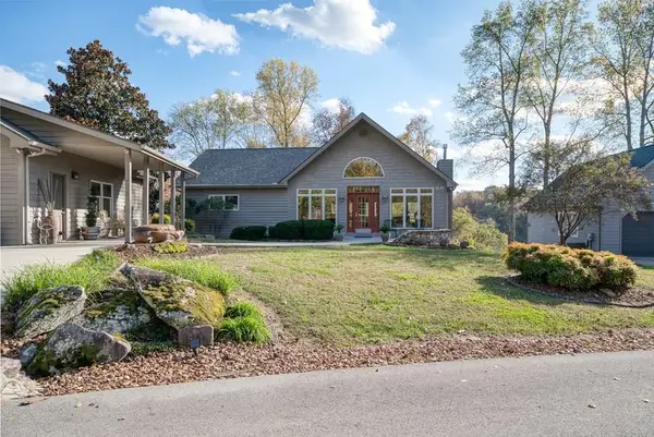 511 Mallard Pointe Dr, Byrdstown, TN 38549