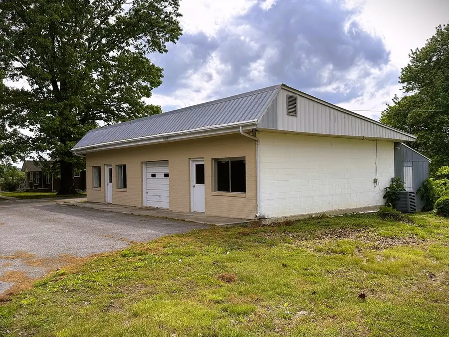 706 Rickman Rd, Livingston, TN 38570 - #2