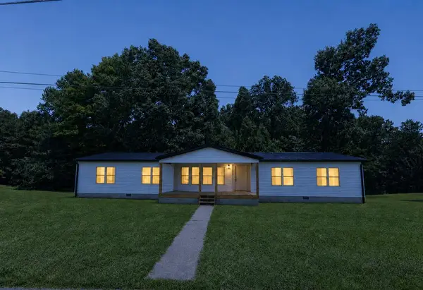 1035 Star Point Rd, Jamestown, TN 38556