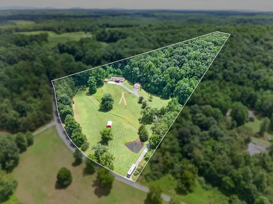 725 Old Flynns Cove Rd, Crossville, TN 38572 - #2