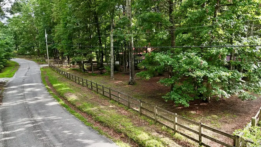 360 Joe Barnett Rd, Jamestown, TN 38556 - #2
