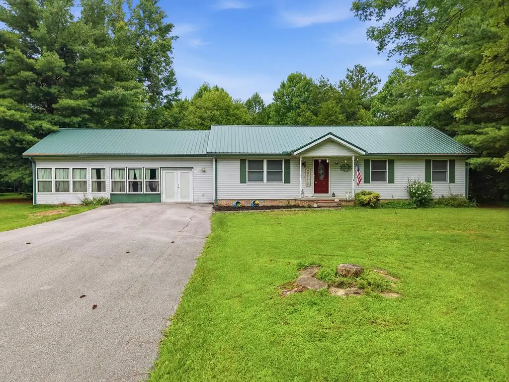 330 Deerfield Rd, Sparta, TN 38583 - #1