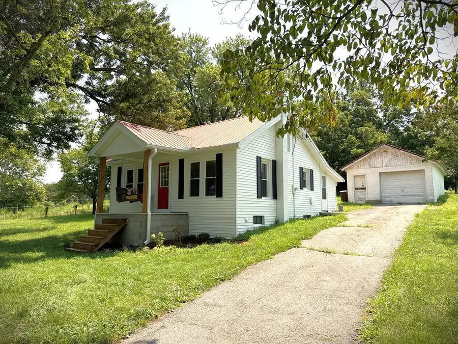 412 Twin Oaks Dr, Livingston, TN 38570 - #2
