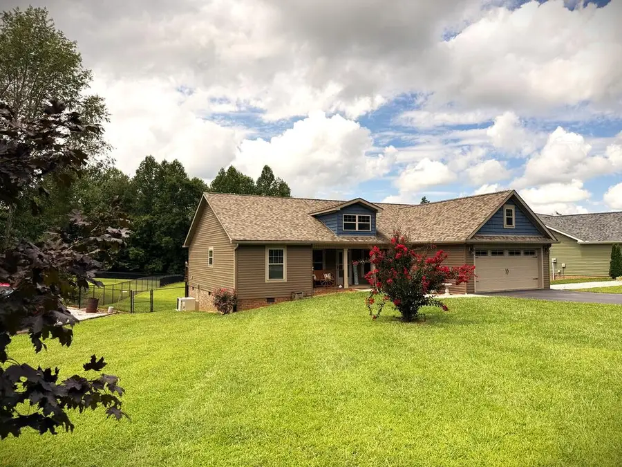 1300 Villa Dr, Livingston, TN 38570 - #2