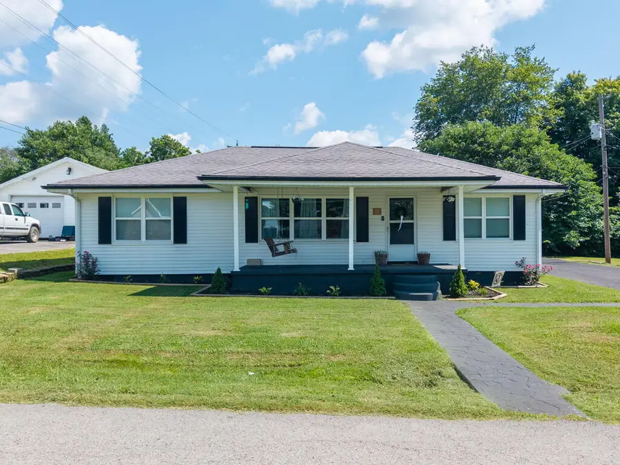 418 Woodland St, Burkesville, KY 42717 - #2