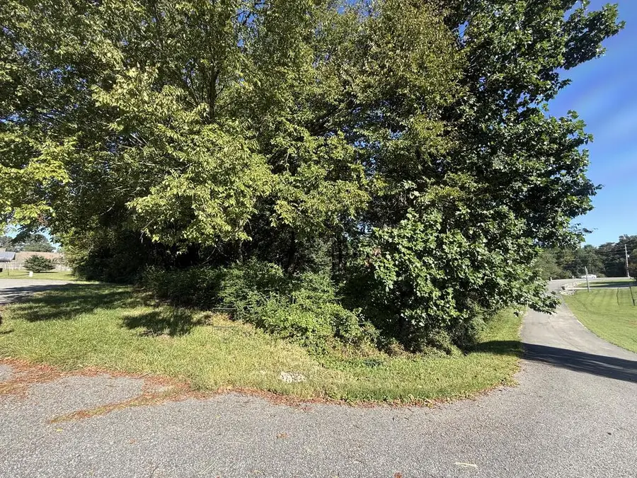 1091 Heathwood West Dr., Cookeville, TN 38506 - #2