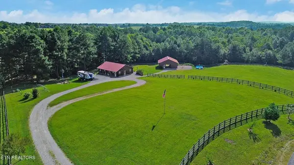 1463 Nichol Creek Dr, Jamestown, TN 38556