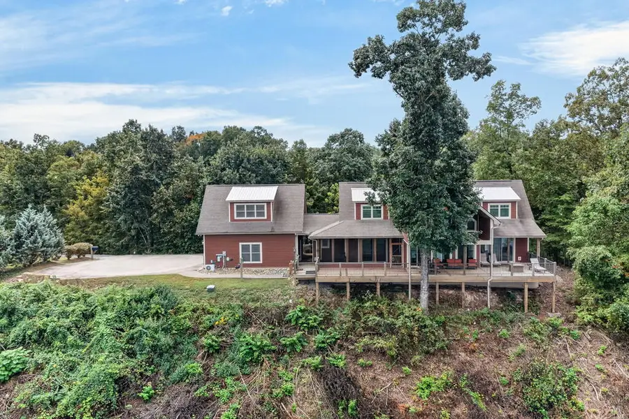 2070 Holly Bend Dr, Byrdstown, TN 38549 - #2