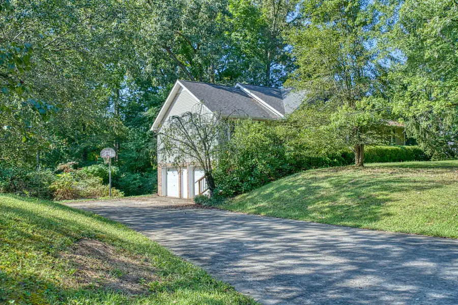 1737 Heathrow Dr, Cookeville, TN 38506 - #2