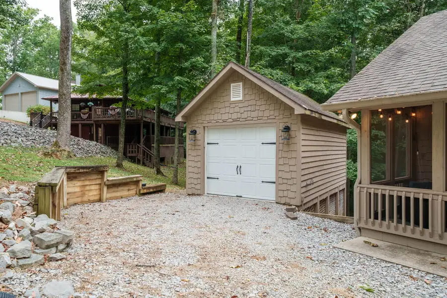1409 Cherokee Rd, Byrdstown, TN 38549 - #3