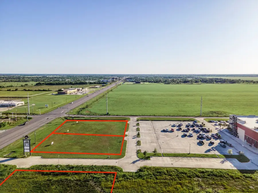 6655 7th Street, Bay City, TX 77414 - #2