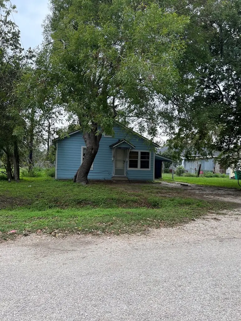 607-611 10th Street, Palacios, TX 77465 - #3