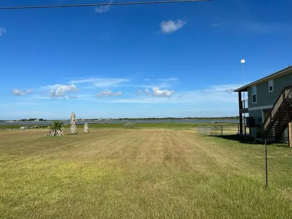 1140 West Bayshore Dr., Palacios, TX 77465