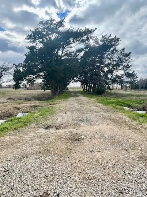 185 8th St. N, Van Vleck, TX 77482 - #2