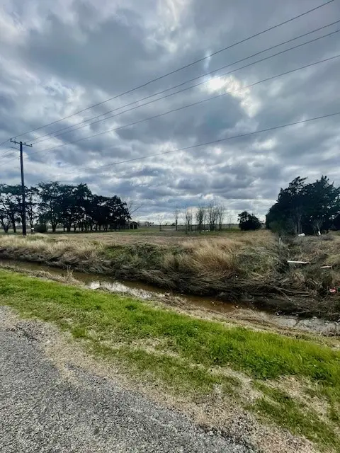 185 8th St. N, Van Vleck, TX 77482 - #3