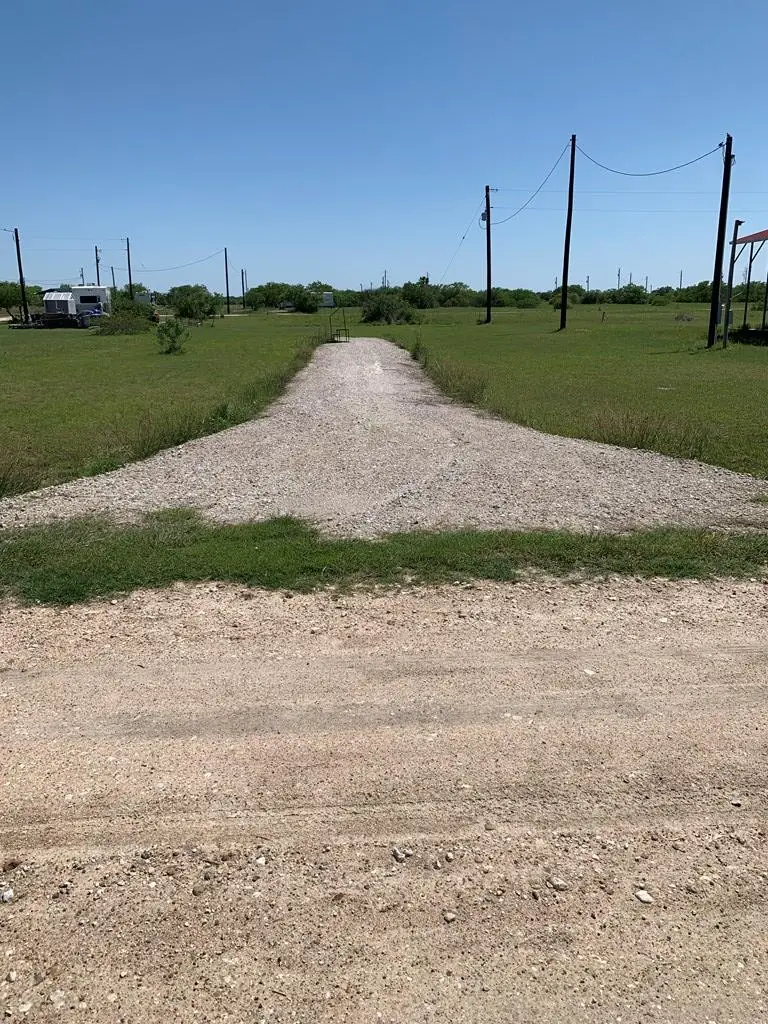 84 Seahorse Dr., Palacios, TX 77465 - #3