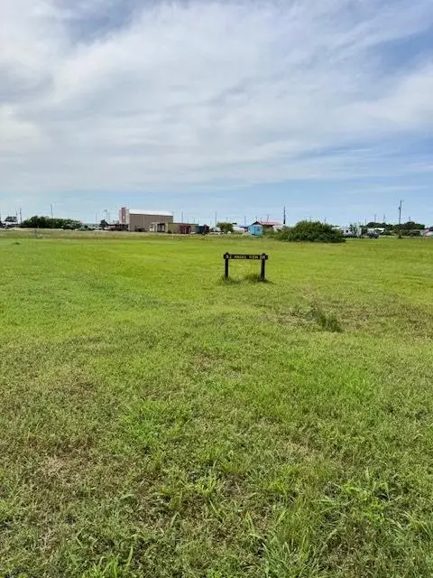 92 Angelfish Dr, Palacios, TX 77465
