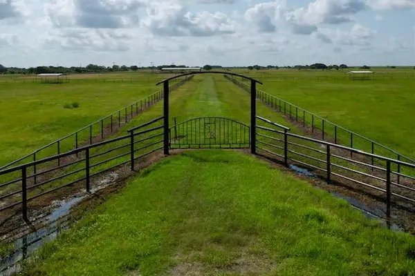 1901 FM1862, Blessing, TX 77419