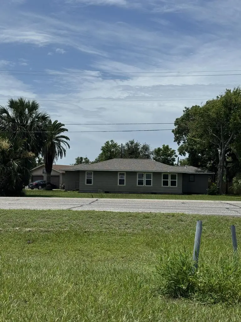 207 Henderson, Palacios, TX 77465 - #2