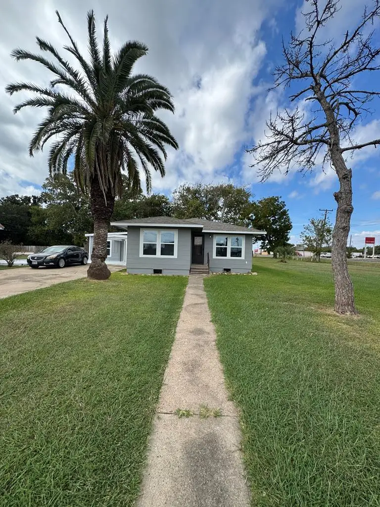 207 Henderson, Palacios, TX 77465 - #3