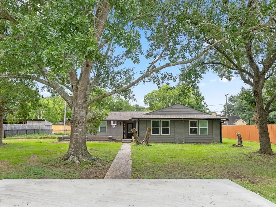 910 7th Street, Bay City, TX 77414 - #3