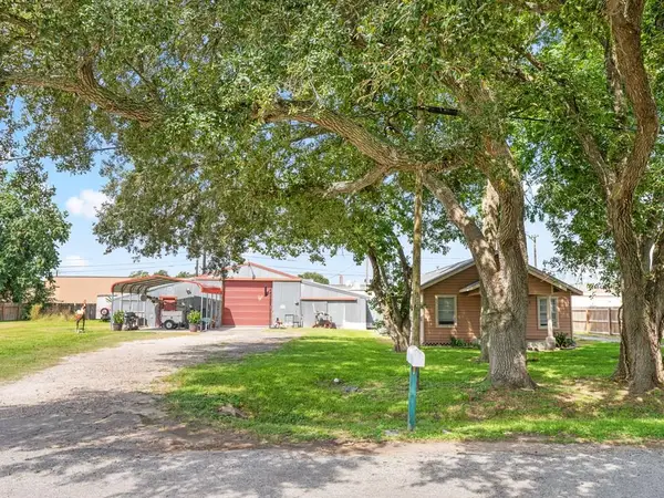 3320 Brooks Avenue, Bay City, TX 77414